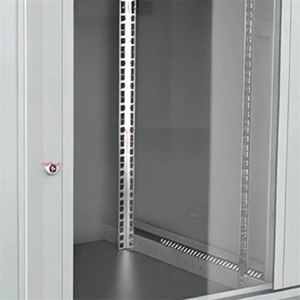 Should the optical port of the switch be directly connected to fiber optic cable 